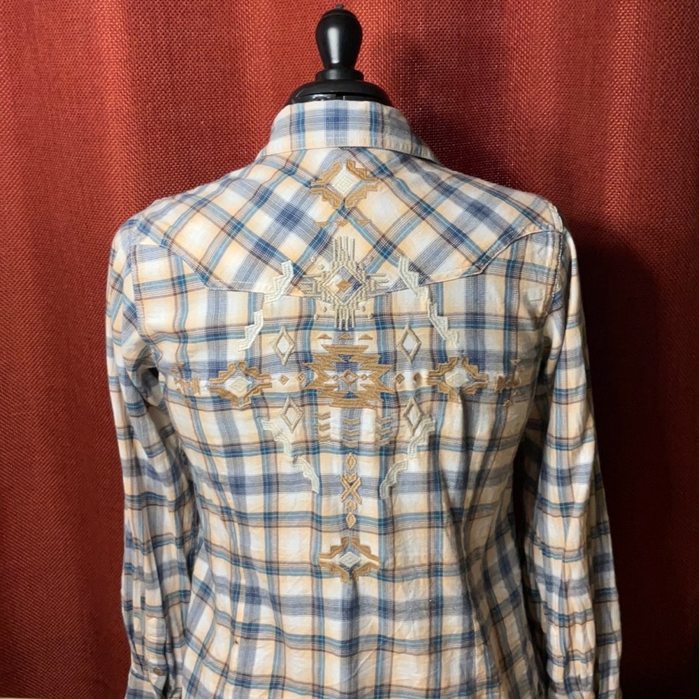 Ariat western snap front short.